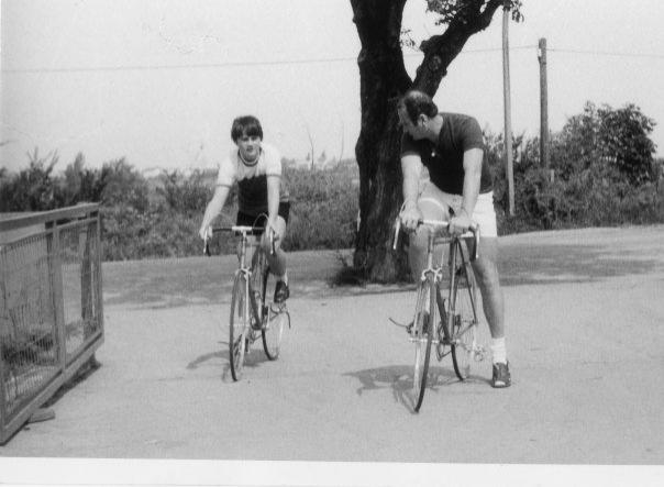 René Jauris na kole na archivní fotografii.