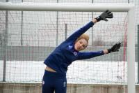 Barbora Votíková se natahuje pro míč před bránou