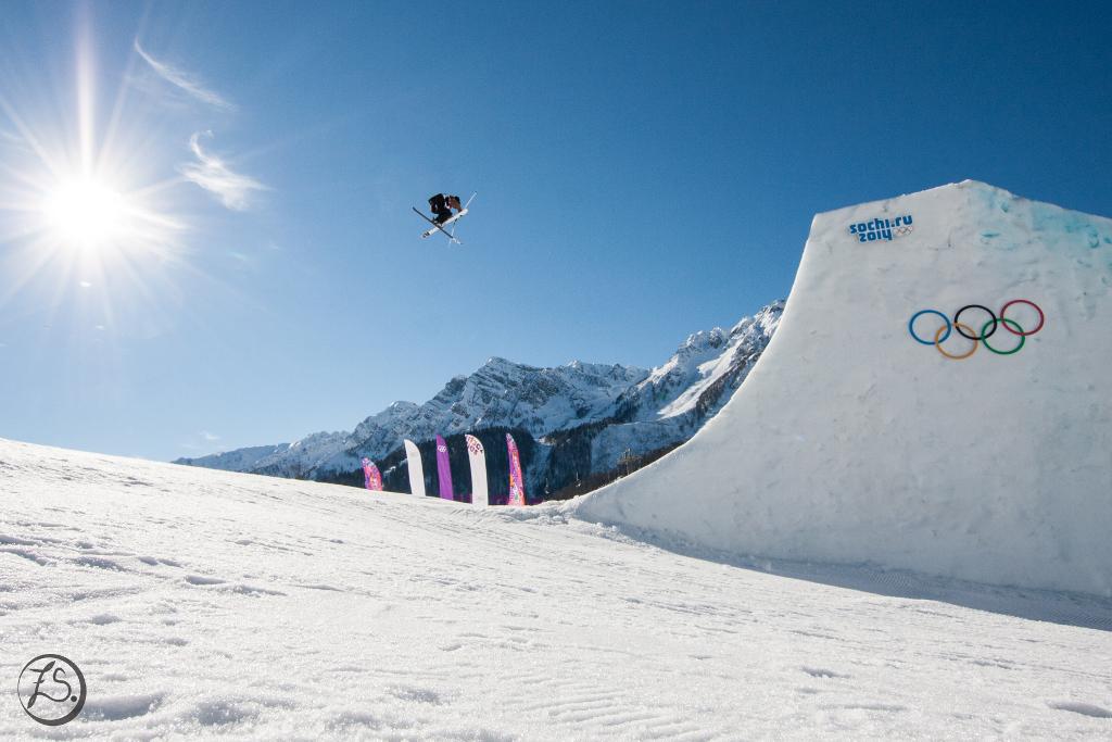 Marek Skála při skoku na na lyžích na olympijských hrách 2014 v Sochi