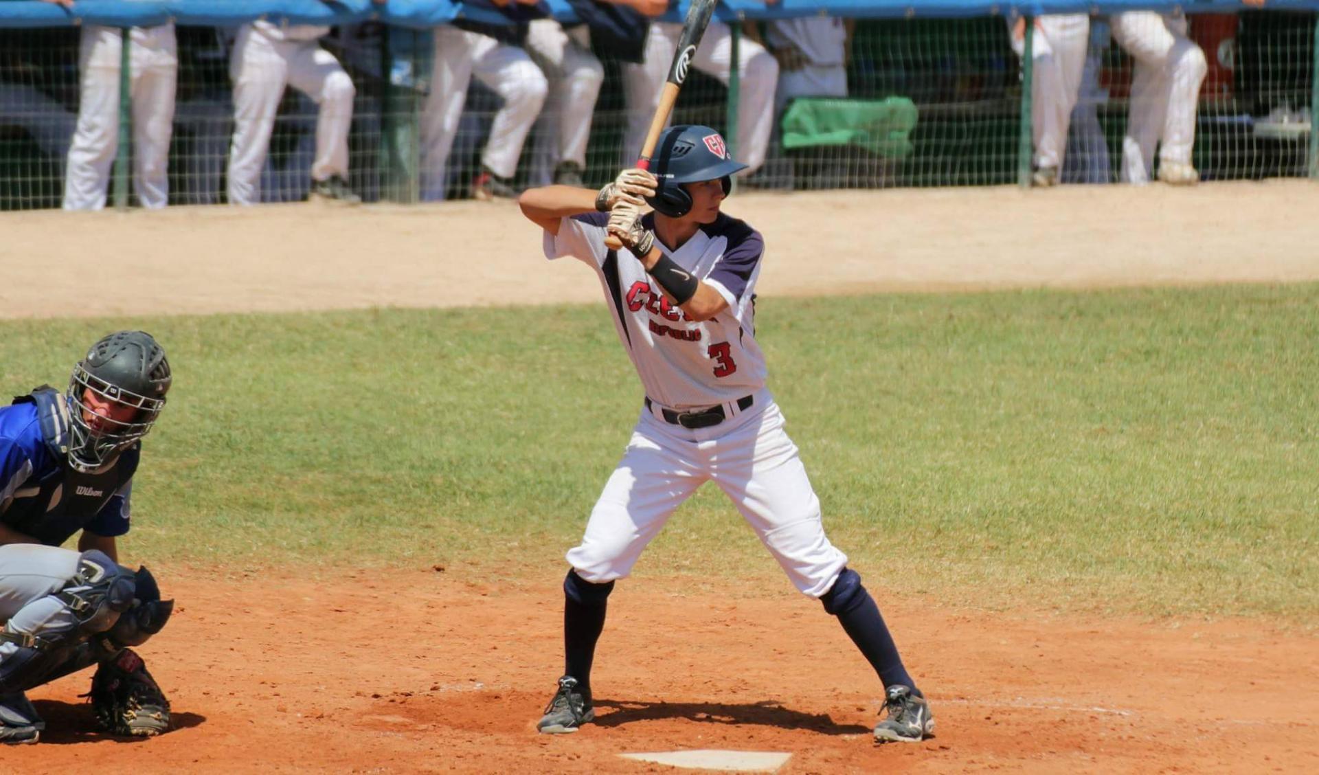 Lukáš Hudeček na odpališti při baseballovém zápase za českou reprezentaci 