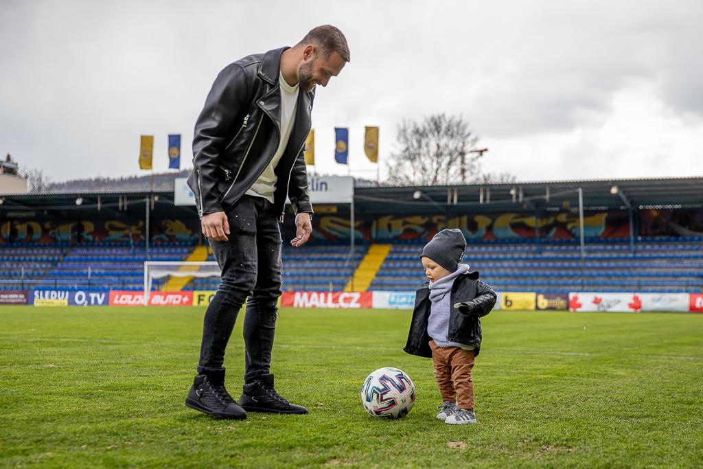 Antonín Fantiš se synem Toníkem na stadionu FC Fastav Zlín