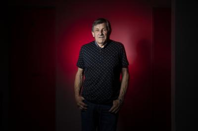Bohuslav Štastný před červenou zdí