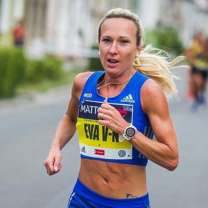 Eva Vrabcová Nývltová v akci při závodu v běhu