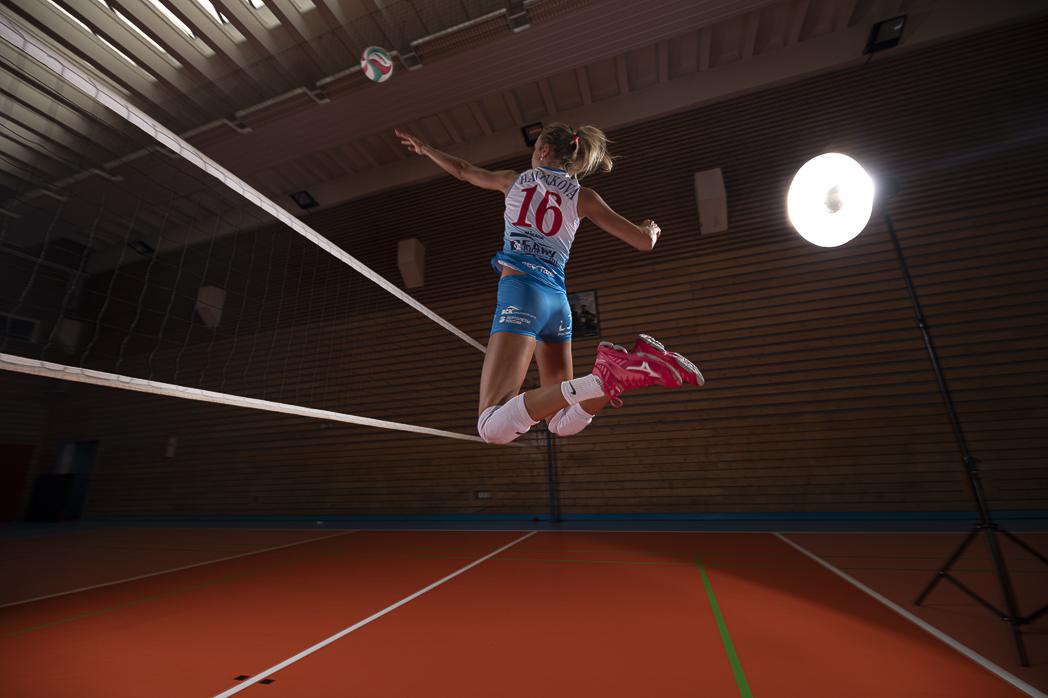 Helena Havelková se připravuje odehrát míč ve výskoku