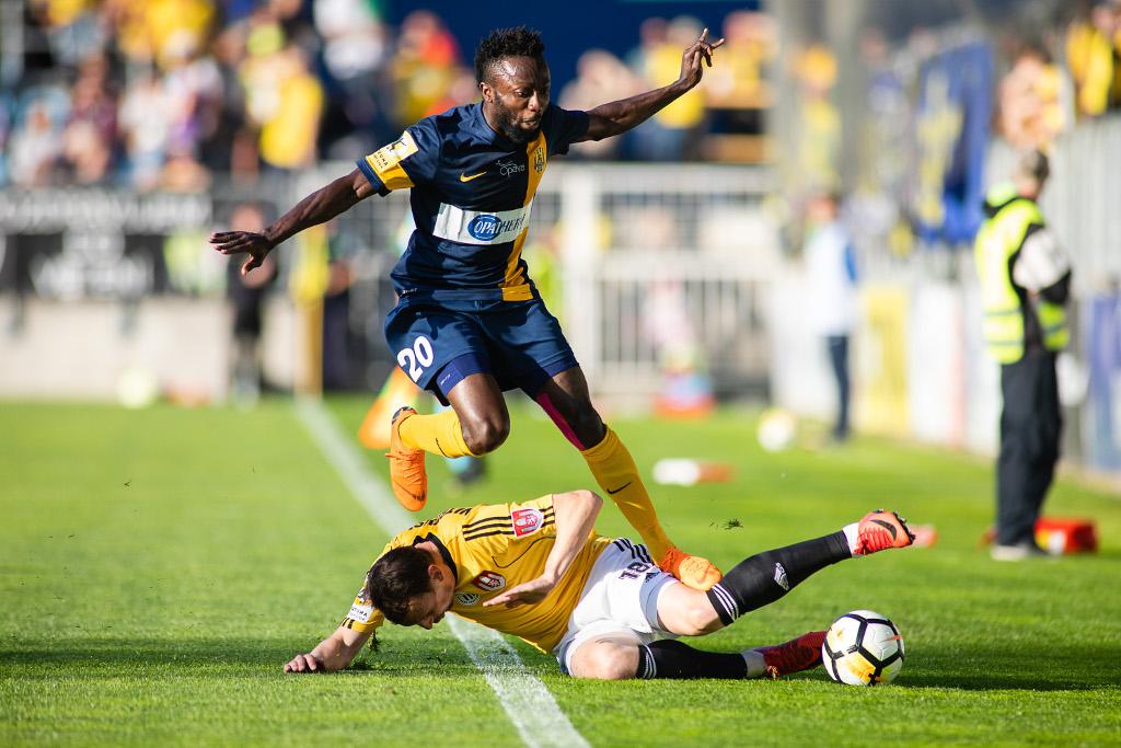 Joel Ngandu Kayamba v akci při zápase