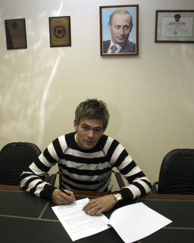 Luboš Kalouda při podpisu smlouvy CSKA