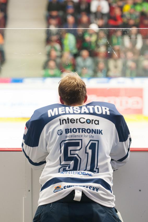 Lukáš Mensator v hokejovém zezadu.
