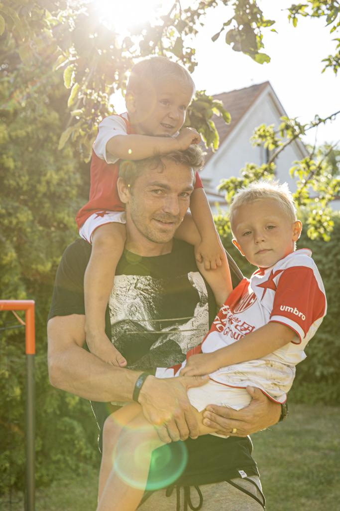 Milan Černý se svými dětmi.