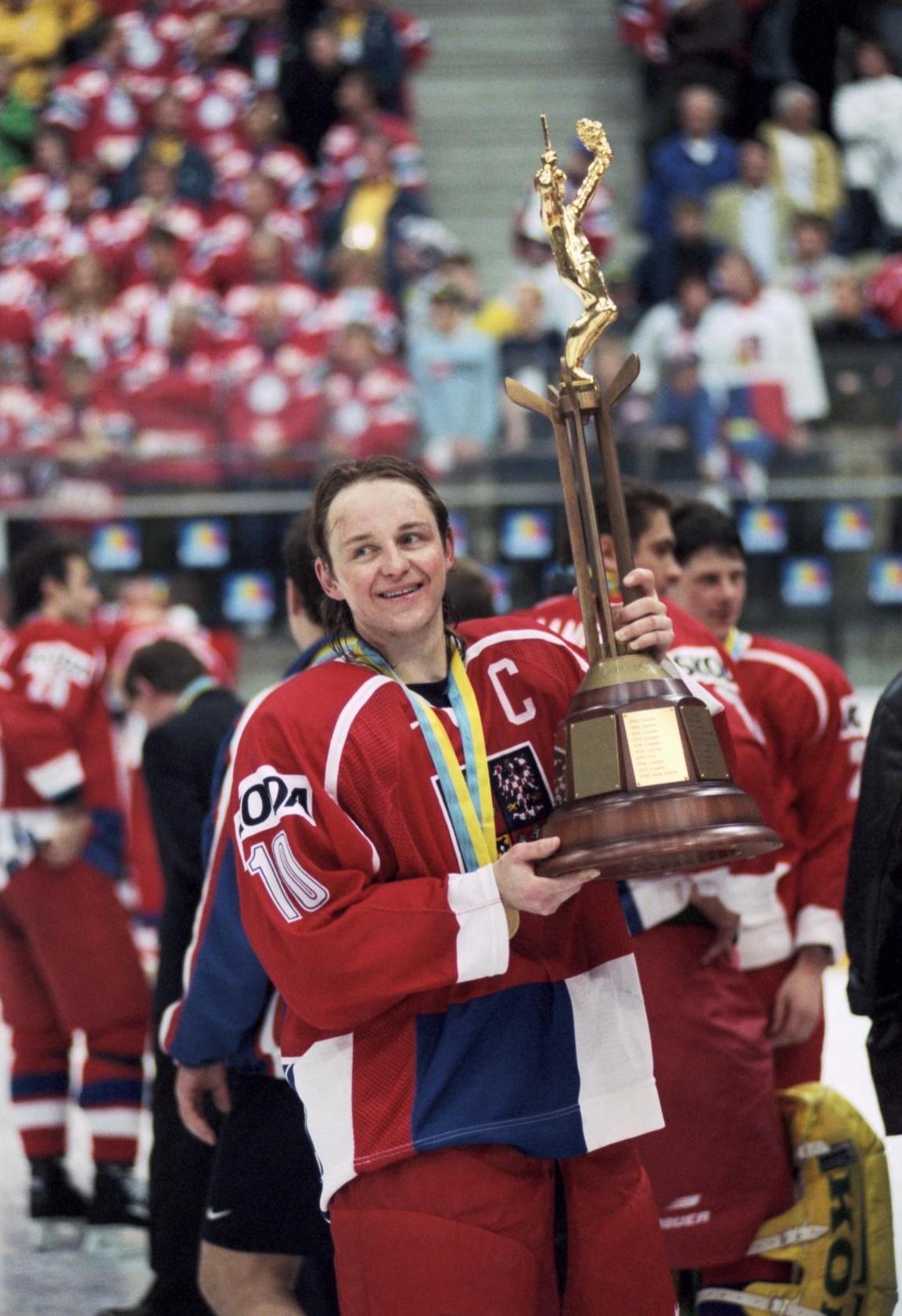 Pavel Patera s trofejí v ruce.