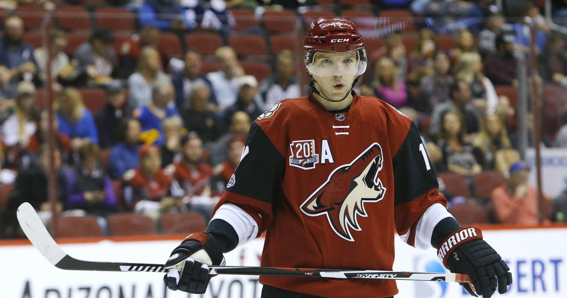 Radim Vrbata při hokejovém zápase NHL za Arizona Coyotes 