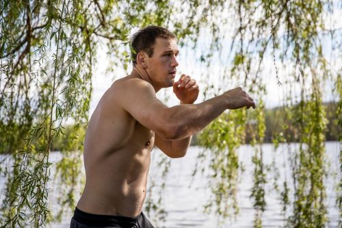 Viktor Peša u rybníku v tréninku.